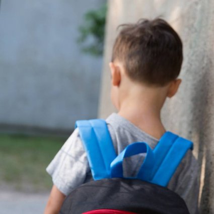 7 حلول لمشكلة رفض الأطفال الذهاب إلى المدرسة